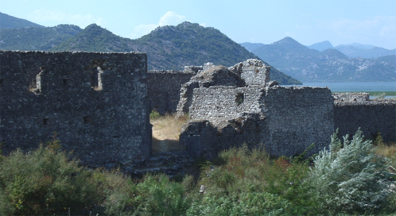 Скадарское озеро, руины крепости Лесендро